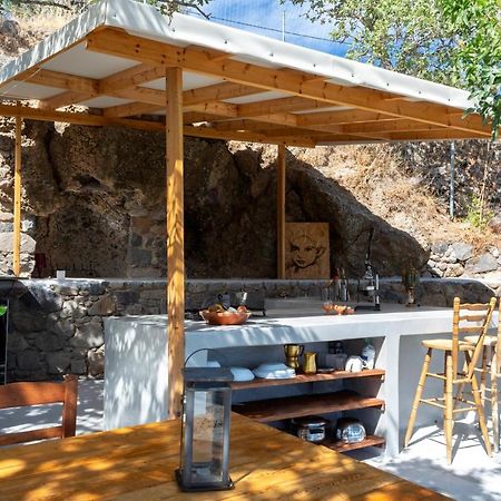 My Old Stone House In A 2 000 Sqm Private Garden With Fab Glamping Tent Mandrákion Exterior foto