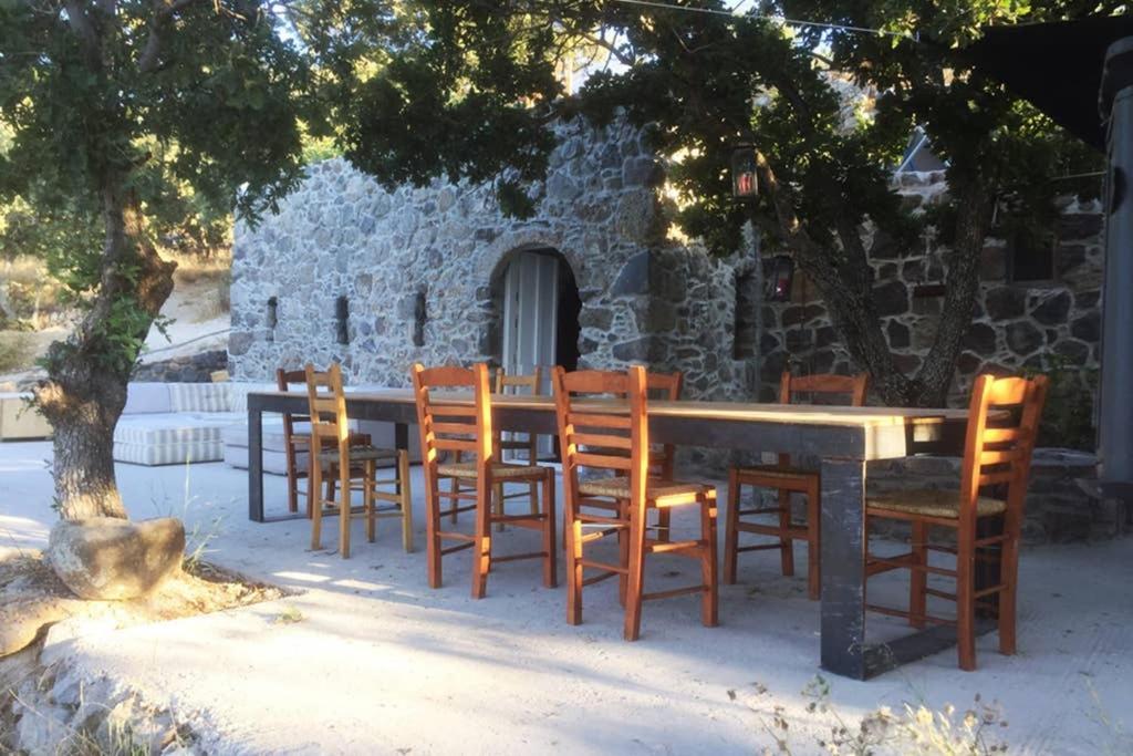 My Old Stone House In A 2 000 Sqm Private Garden With Fab Glamping Tent Mandrákion Exterior foto